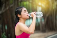 Splash! | Ringkasan manfaat hidrasi dan tanda-tanda dehidrasi Apa Saja Tanda-Tanda Dehidrasi Yang Harus Diwaspadai